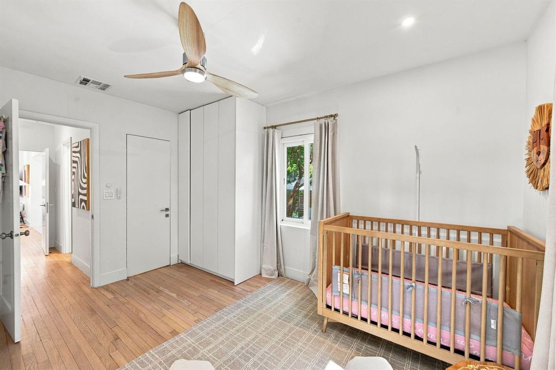 14-web-or-mls-700-n-victoria-park-rd