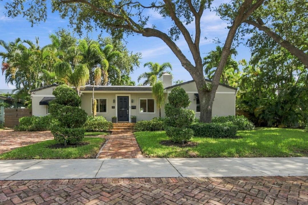 1-web-or-mls-700-n-victoria-park-rd