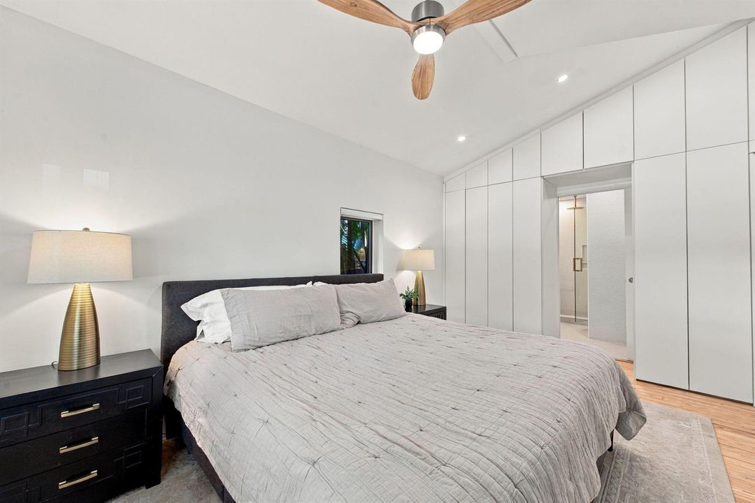 11-web-or-mls-700-n-victoria-park-rd