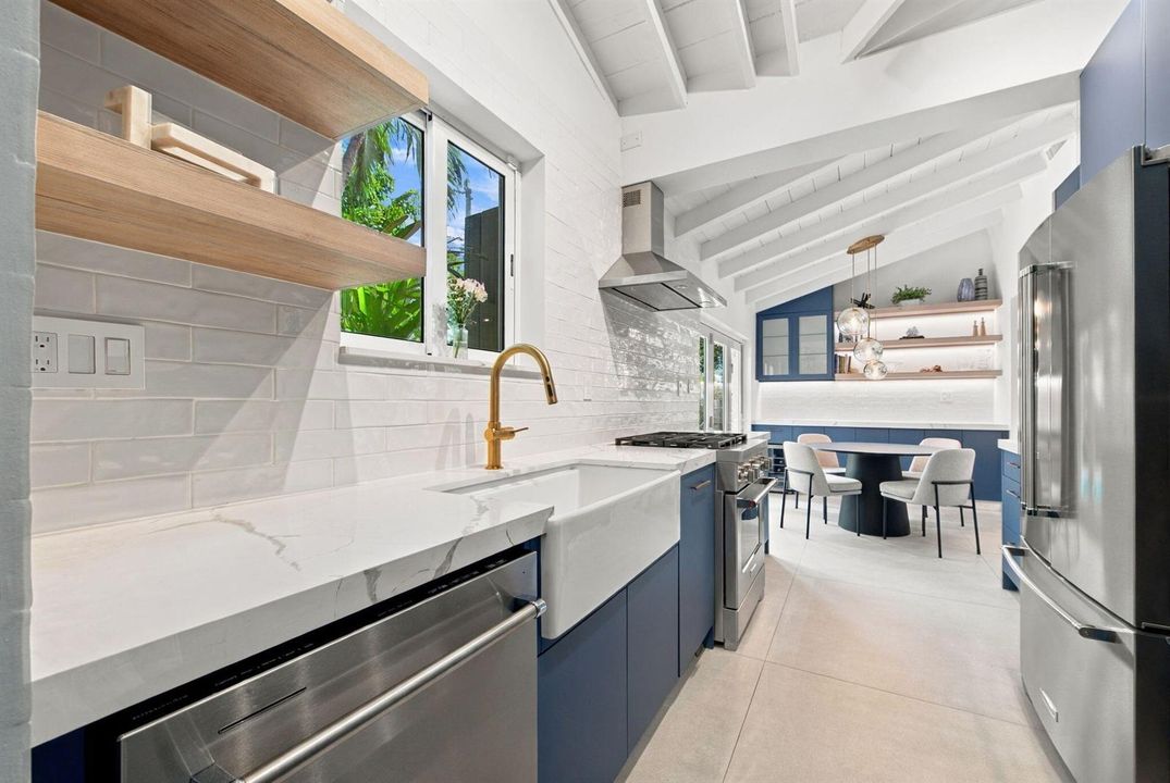 9-web-or-mls-700-n-victoria-park-rd