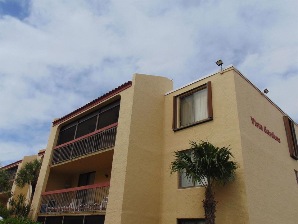 TOP FLOOR SOUTH EAST CORNER