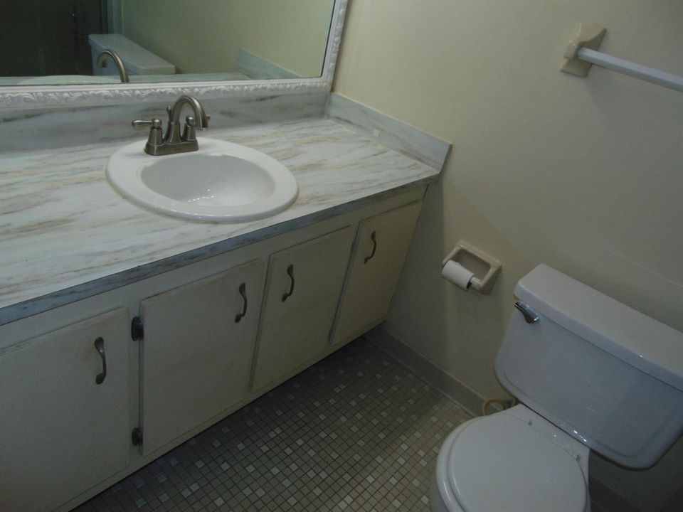 MAIN BATHROOM