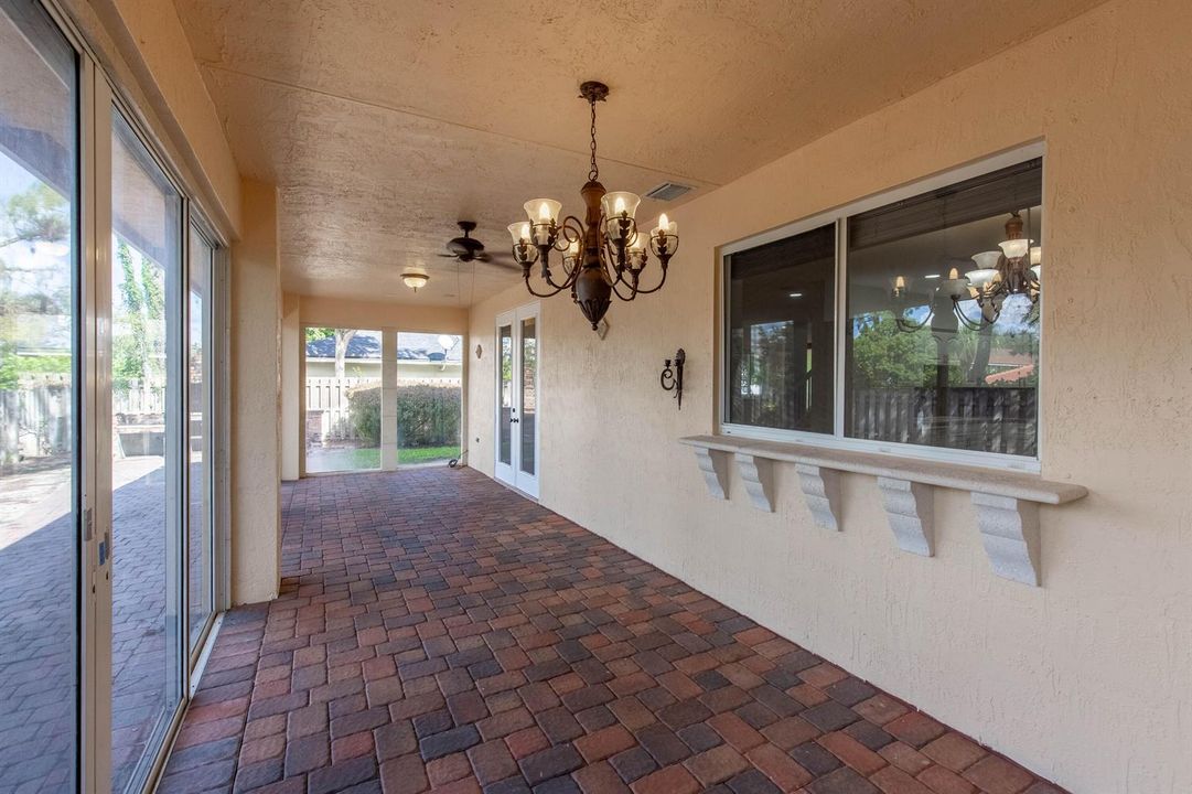 Enclosed patio w/AC