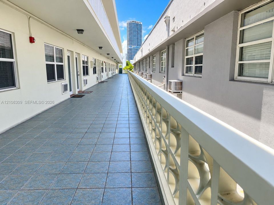 For Sale: $255,000 (1 beds, 1 baths, 418 Square Feet)