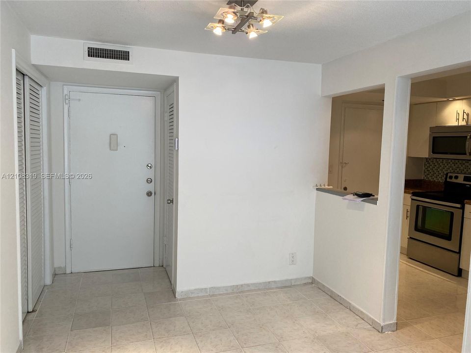 В аренду: $1,770 (2 спален, 2 ванн, 1008 Квадратных фут)