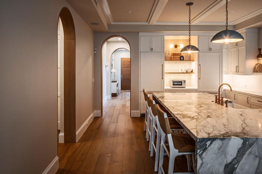 37 - Kitchen with marble island, white c