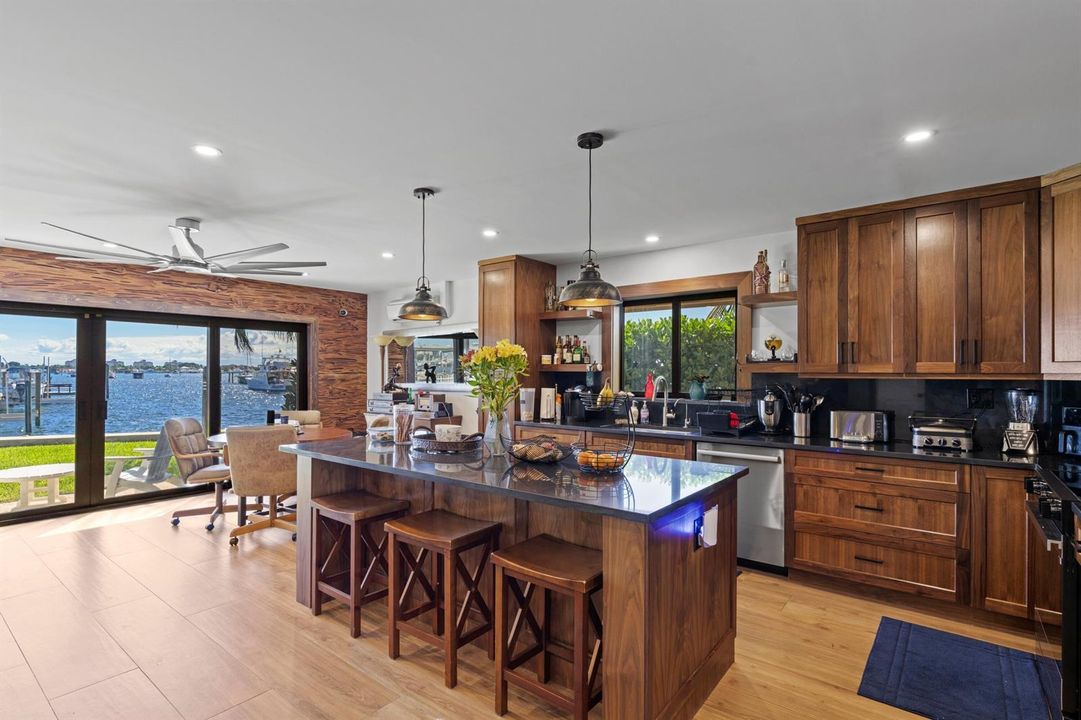 DSC04115.jpg-SMALL