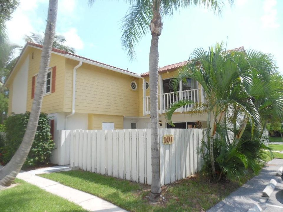 101 SEABREEZ FRONT