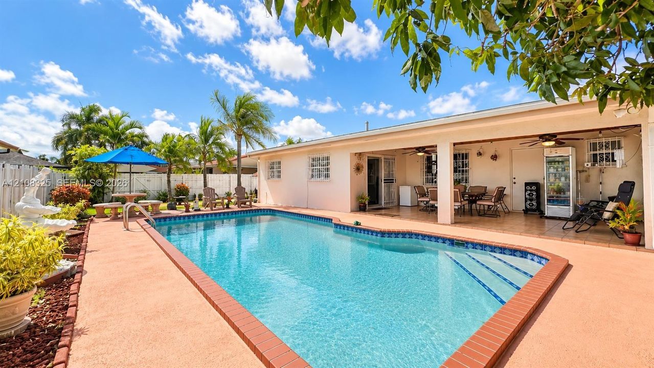 En Venta: $690,000 (3 camas, 2 baños, 1672 Pies cuadrados)