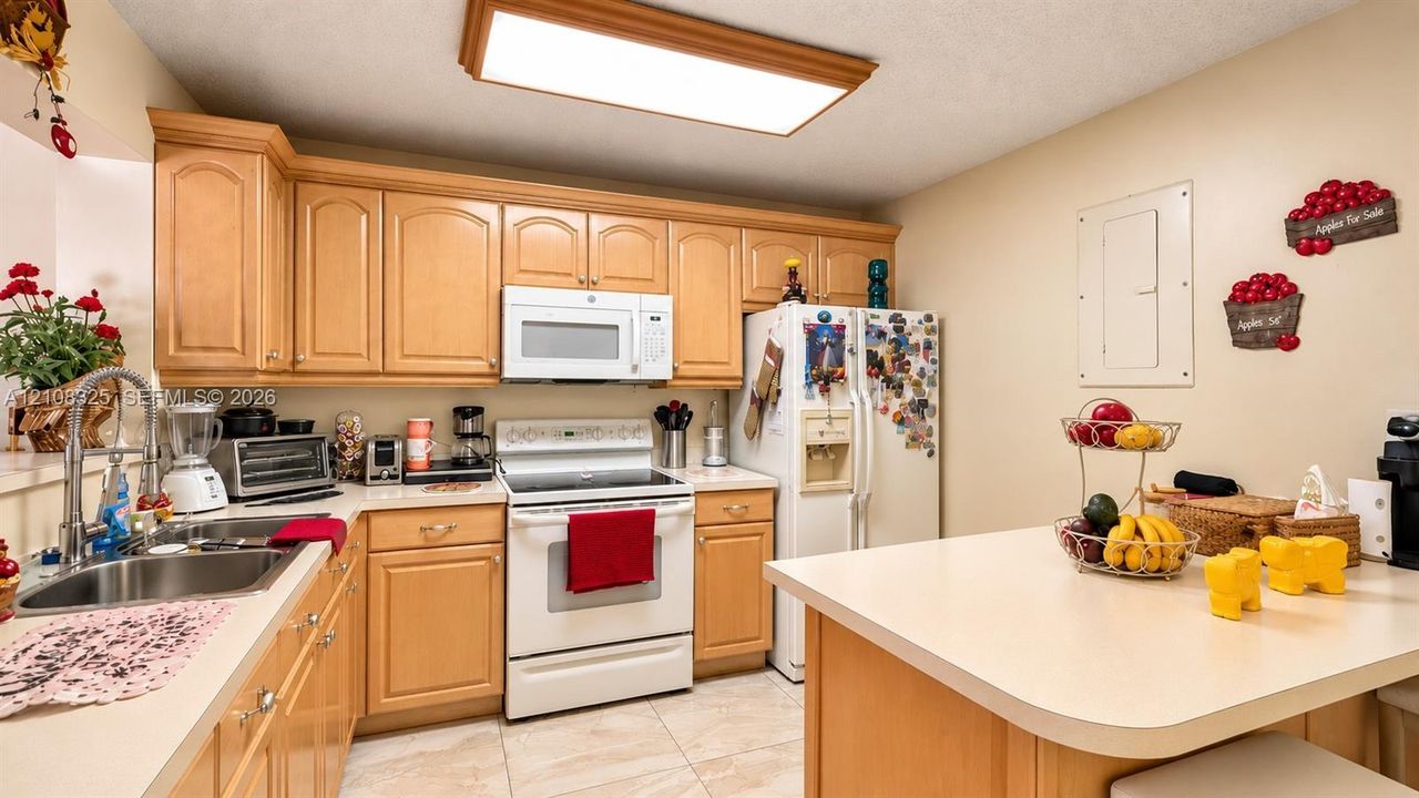 En Venta: $690,000 (3 camas, 2 baños, 1672 Pies cuadrados)