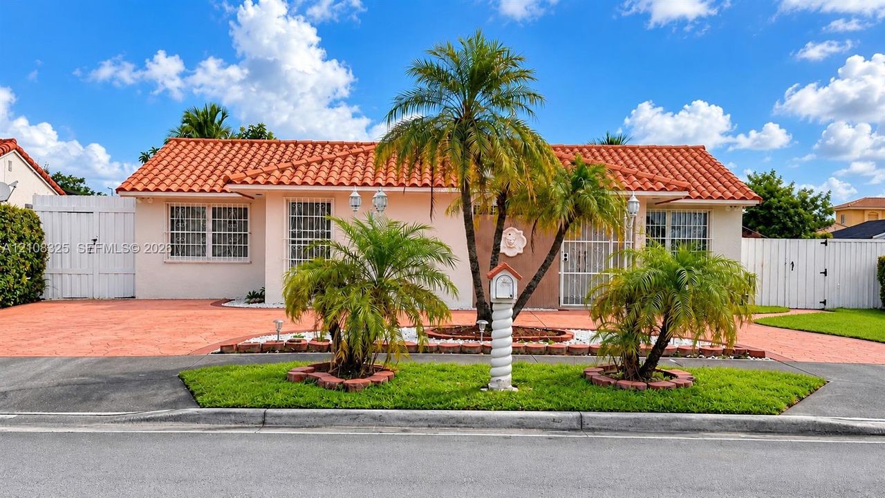 En Venta: $690,000 (3 camas, 2 baños, 1672 Pies cuadrados)