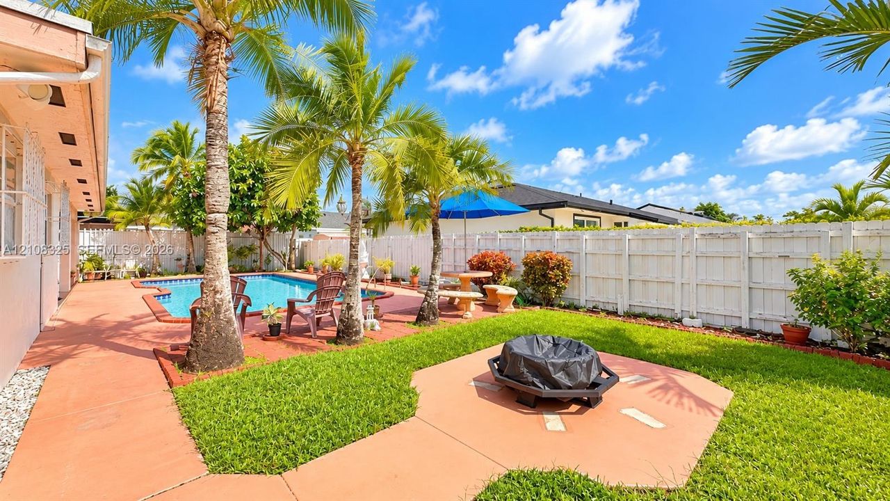 En Venta: $690,000 (3 camas, 2 baños, 1672 Pies cuadrados)