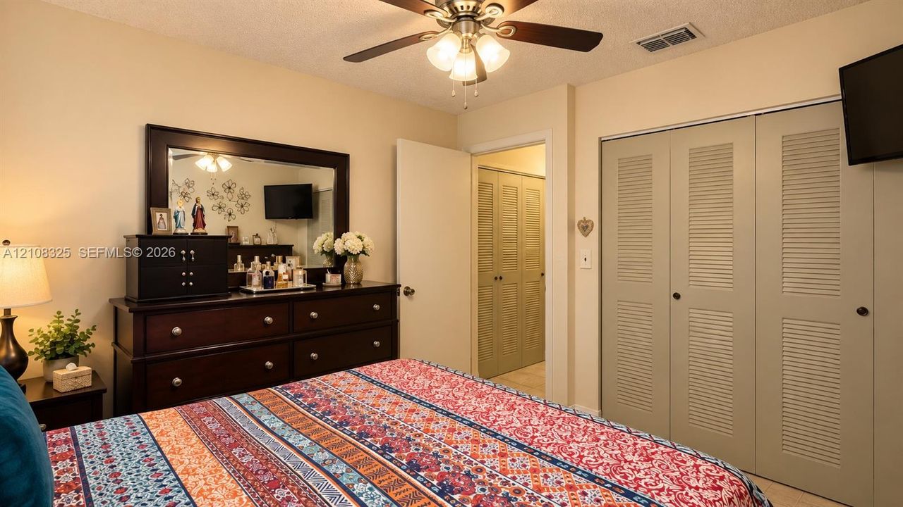 En Venta: $690,000 (3 camas, 2 baños, 1672 Pies cuadrados)