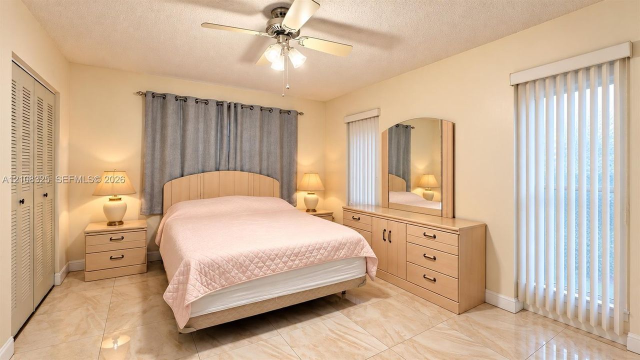 En Venta: $690,000 (3 camas, 2 baños, 1672 Pies cuadrados)