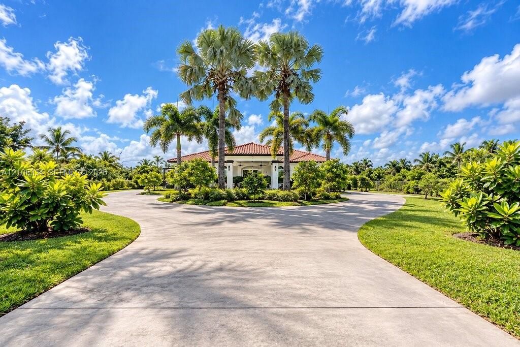 For Sale: $2,300,000 (8 beds, 5 baths, 4762 Square Feet)