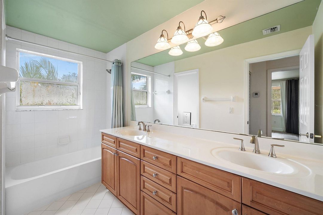 6395 Stonehurst (32)