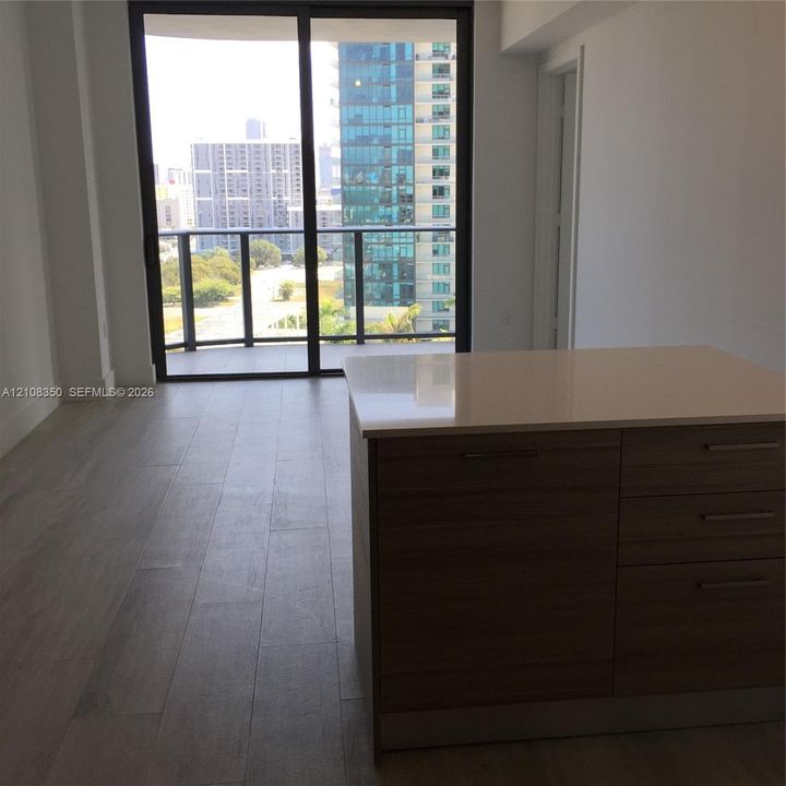 For Rent: $3,300 (1 beds, 1 baths, 673 Square Feet)