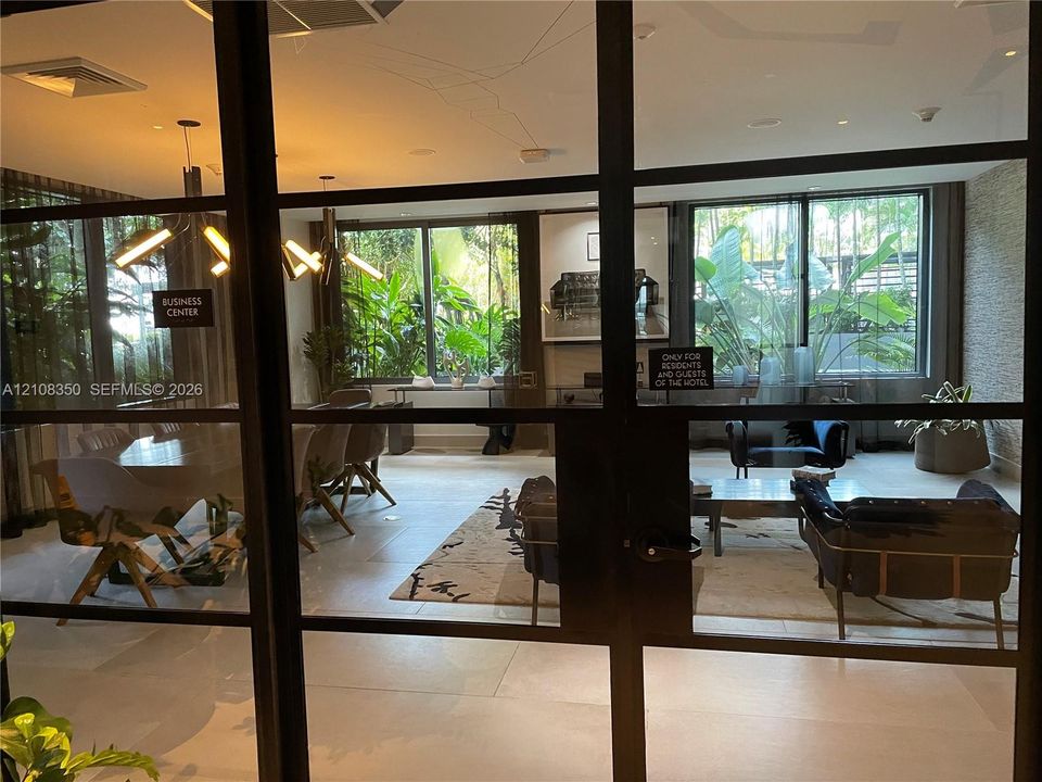 For Rent: $3,300 (1 beds, 1 baths, 673 Square Feet)