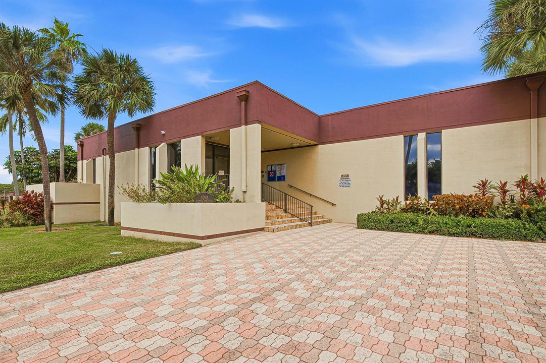 37-Clubhouse