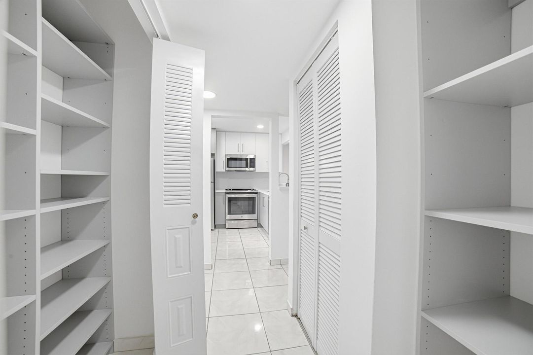 12-Hallway-Closet