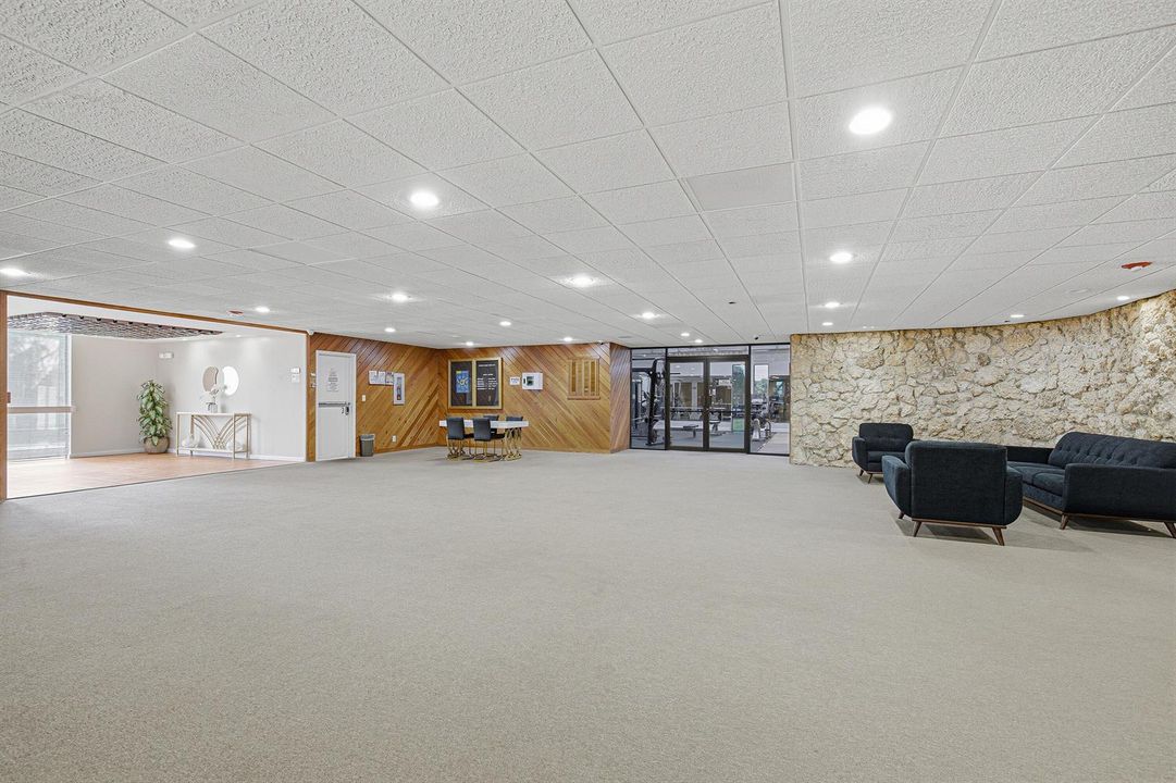 40-Lobby