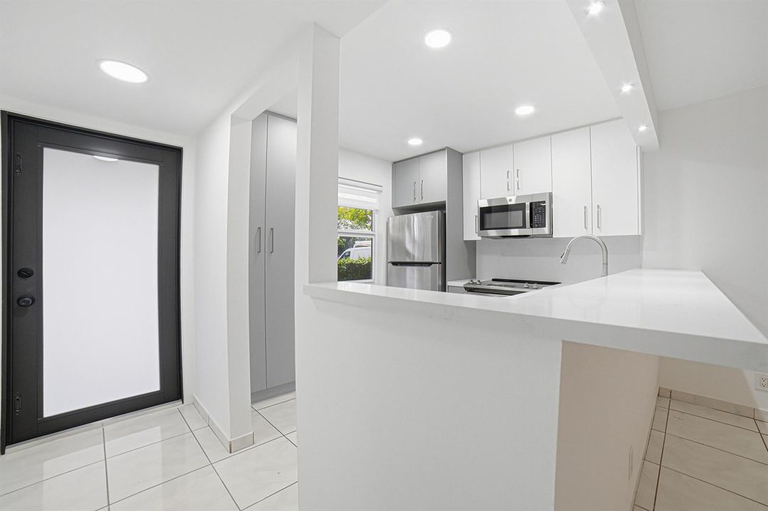 07-Entrance-Kitchen