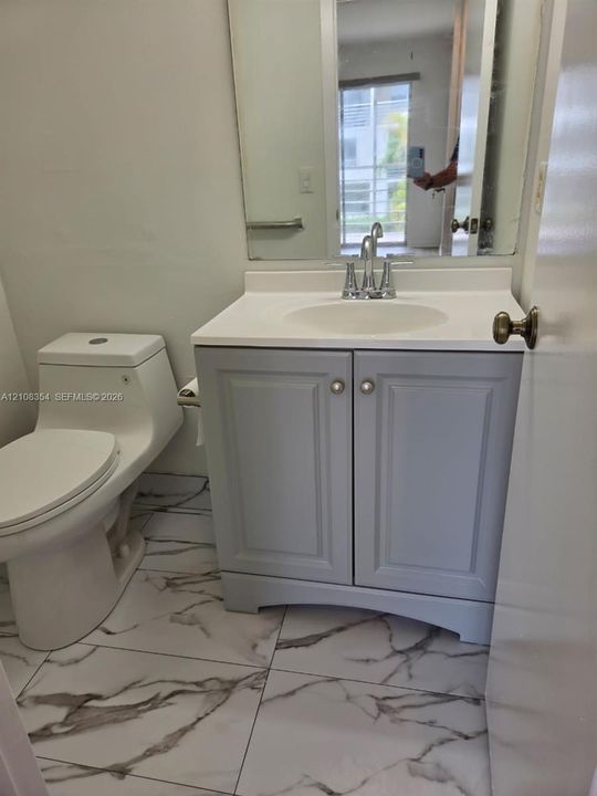 For Sale: $138,900 (2 beds, 1 baths, 819 Square Feet)