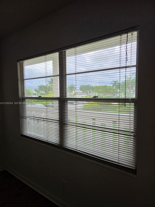 For Sale: $138,900 (2 beds, 1 baths, 819 Square Feet)
