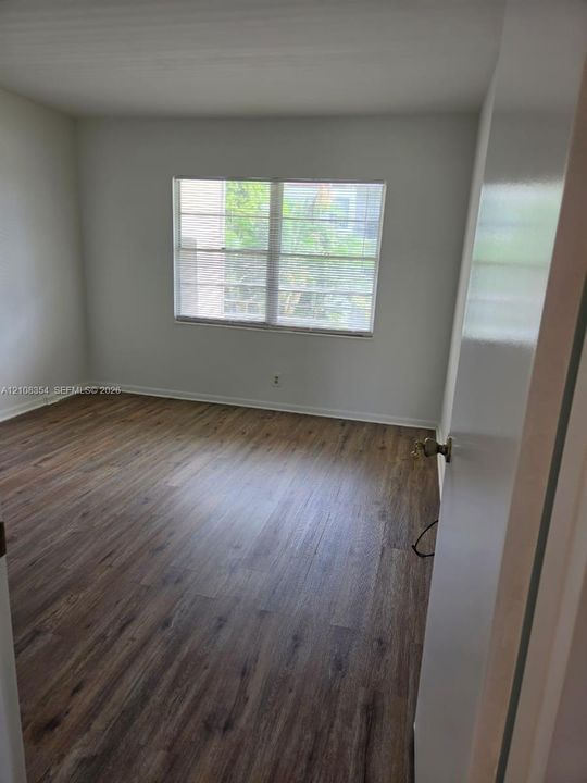 For Sale: $138,900 (2 beds, 1 baths, 819 Square Feet)