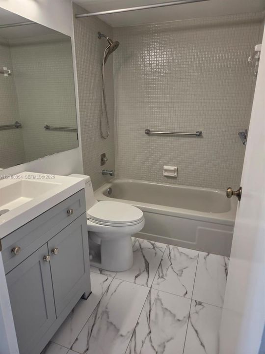 For Sale: $138,900 (2 beds, 1 baths, 819 Square Feet)