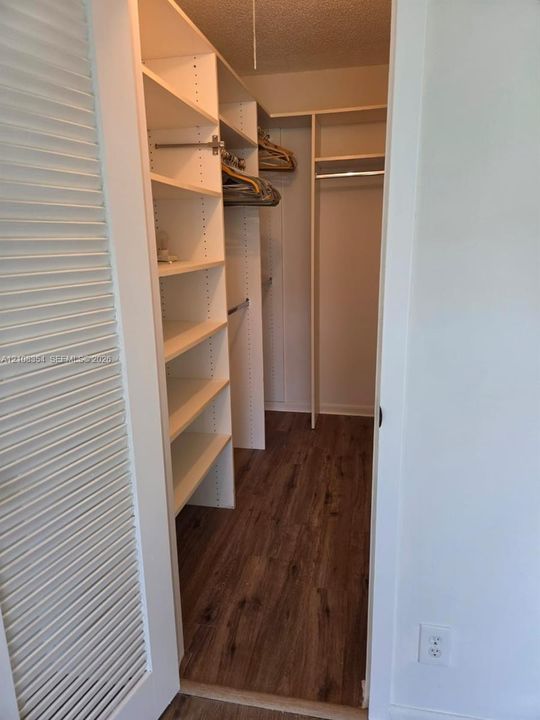For Sale: $138,900 (2 beds, 1 baths, 819 Square Feet)