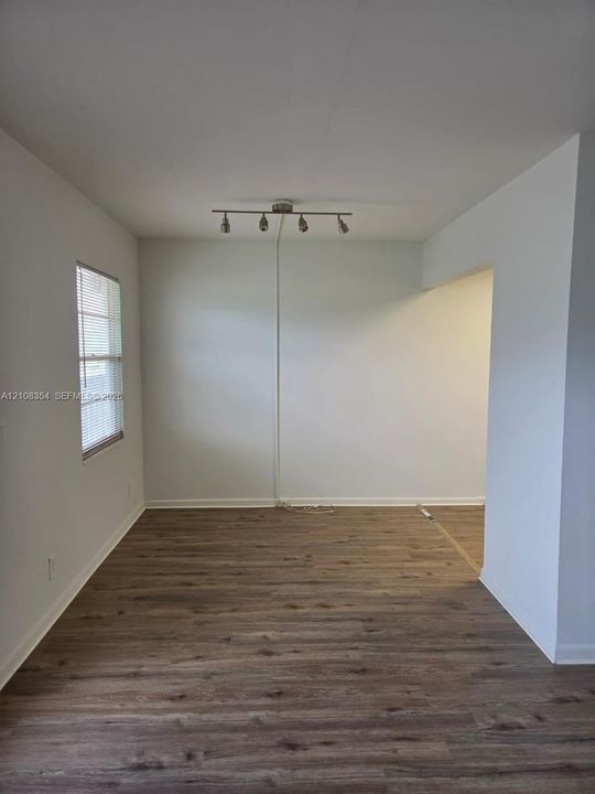 For Sale: $138,900 (2 beds, 1 baths, 819 Square Feet)
