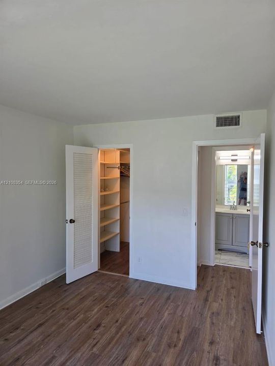 For Sale: $138,900 (2 beds, 1 baths, 819 Square Feet)