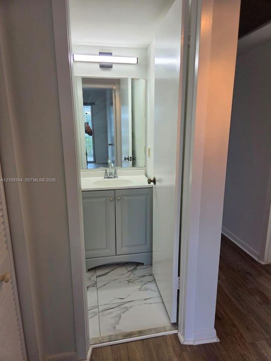 For Sale: $138,900 (2 beds, 1 baths, 819 Square Feet)