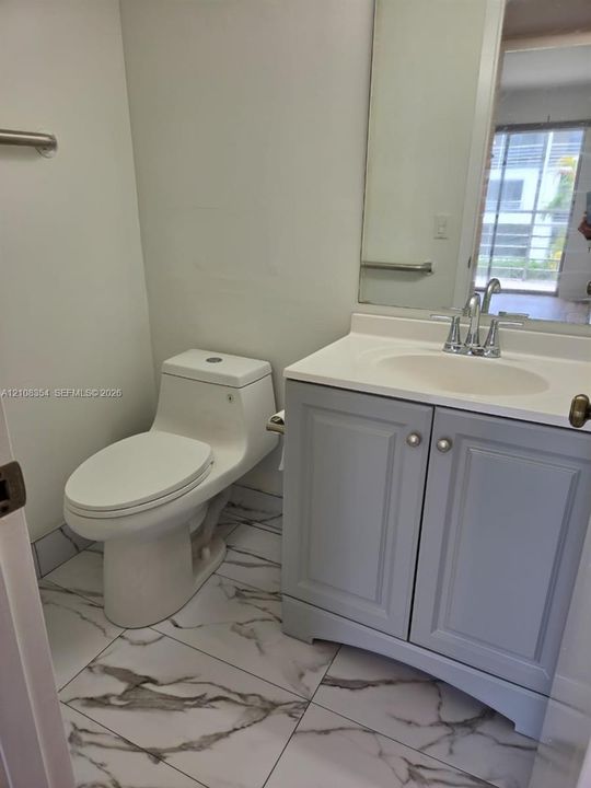 For Sale: $138,900 (2 beds, 1 baths, 819 Square Feet)
