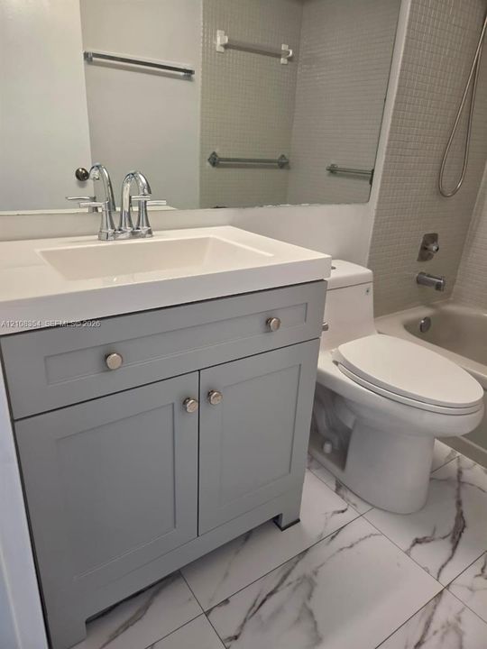 For Sale: $138,900 (2 beds, 1 baths, 819 Square Feet)
