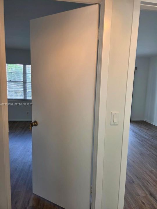 For Sale: $138,900 (2 beds, 1 baths, 819 Square Feet)