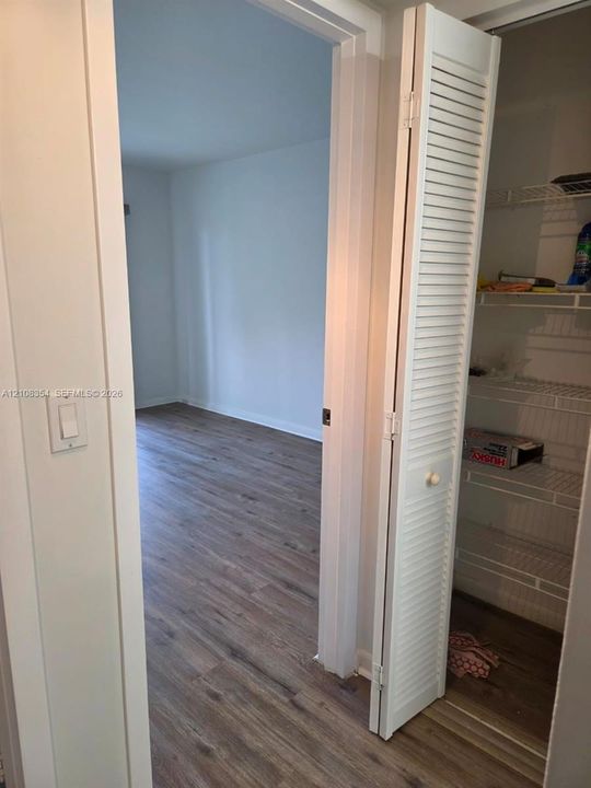 For Sale: $138,900 (2 beds, 1 baths, 819 Square Feet)