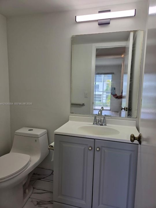 For Sale: $138,900 (2 beds, 1 baths, 819 Square Feet)
