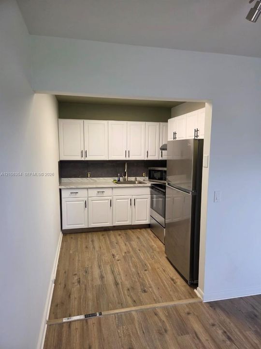 For Sale: $138,900 (2 beds, 1 baths, 819 Square Feet)