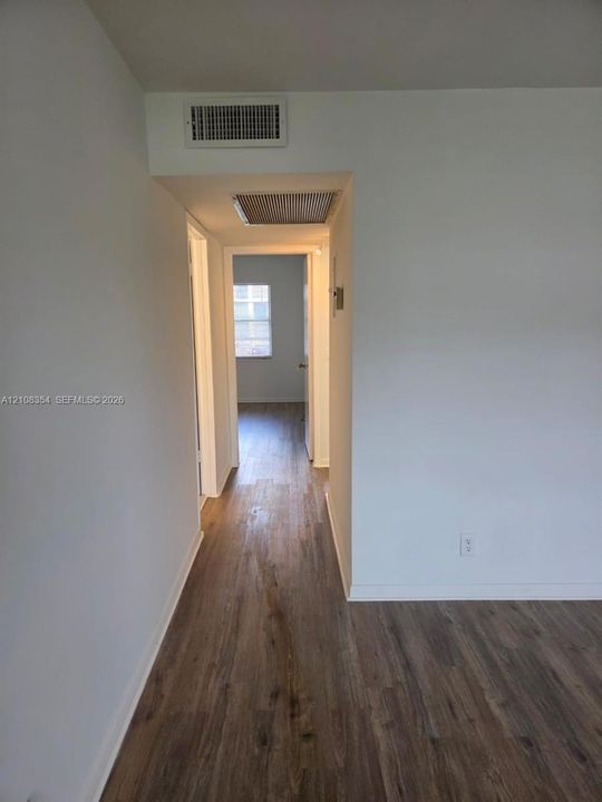 For Sale: $138,900 (2 beds, 1 baths, 819 Square Feet)