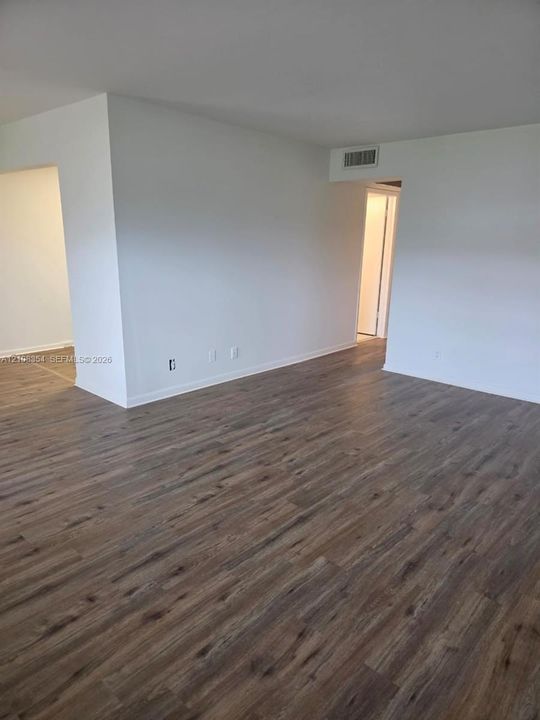 For Sale: $138,900 (2 beds, 1 baths, 819 Square Feet)