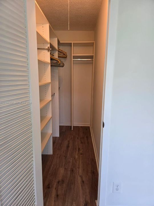 For Sale: $138,900 (2 beds, 1 baths, 819 Square Feet)