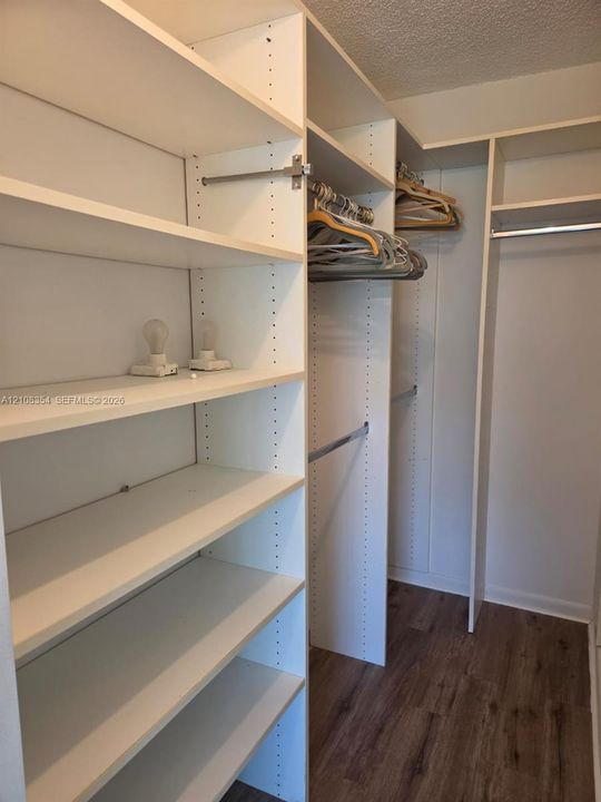 For Sale: $138,900 (2 beds, 1 baths, 819 Square Feet)