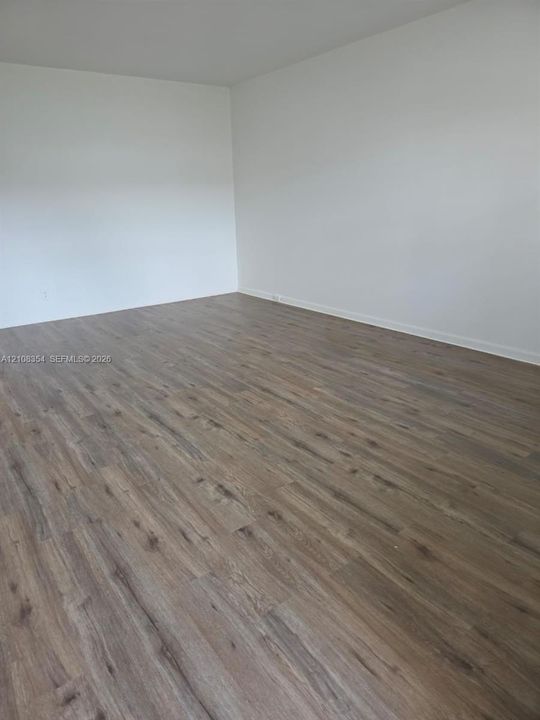For Sale: $138,900 (2 beds, 1 baths, 819 Square Feet)