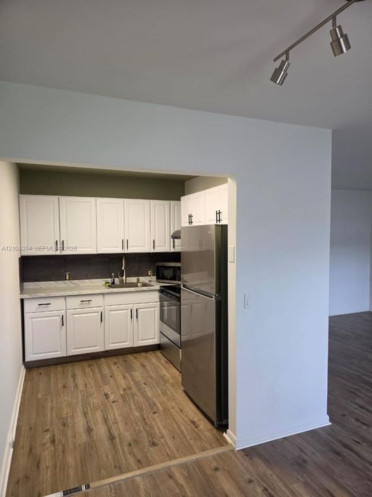 For Sale: $138,900 (2 beds, 1 baths, 819 Square Feet)
