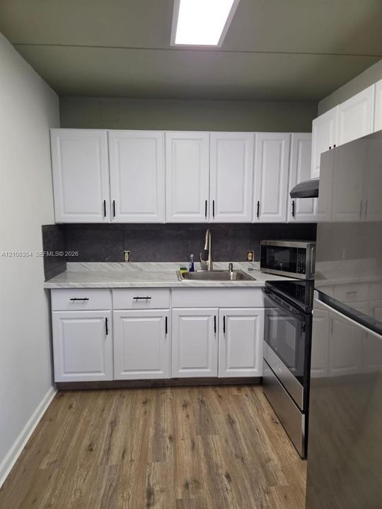 For Sale: $138,900 (2 beds, 1 baths, 819 Square Feet)