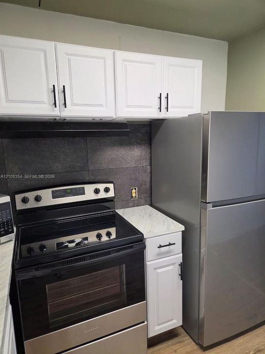 For Sale: $138,900 (2 beds, 1 baths, 819 Square Feet)