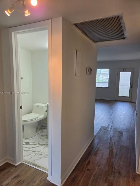 For Sale: $138,900 (2 beds, 1 baths, 819 Square Feet)