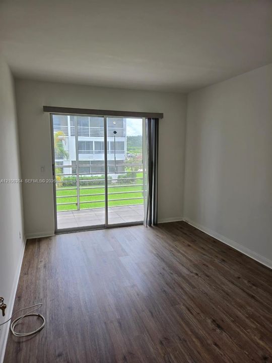 For Sale: $138,900 (2 beds, 1 baths, 819 Square Feet)